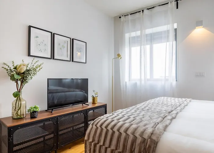 S. Lazaro Lejlighed *