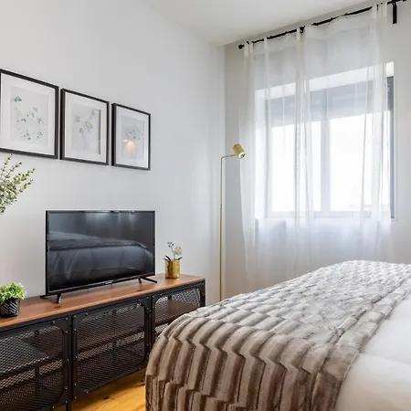 S. Lazaro Apartament *